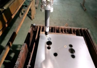 Tafel Plasma etsmachine voor ijzeren platen gesneden metalen materialen zoals ijzer koper roestvrij staal carbon plaat